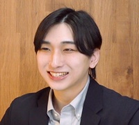 梁　信紀（やん・しんぎ）