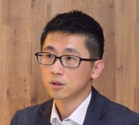 商　偉剛（しょう・いごう）