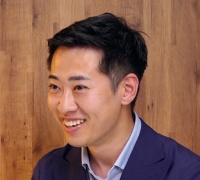 秋村　洋輔（あきむら・ようすけ）